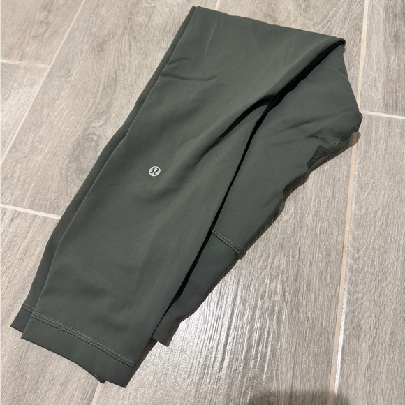 Lululemon Athletica Green Leggings wunder train contour fit 25 inch - Picture 3 of 5